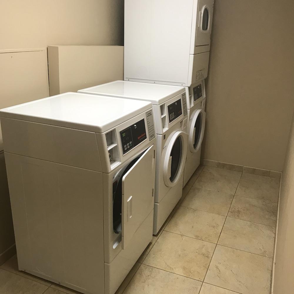 奥马哈市中心希尔顿逸林酒店及商务会议中心 外观 照片